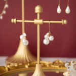 Vintage Gold T bar Earring Holder 4