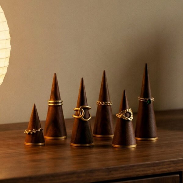 Ringkegelhalter-Set aus dunklem Walnussholz mit Messingsockel ()
