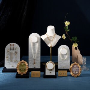 Portable White Acrylic Necklace Display Stand ()