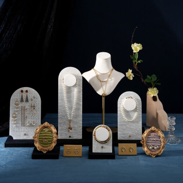 Portable White Acrylic Necklace Display Stand ()