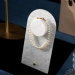 Portable White Acrylic Necklace Display Stand ()