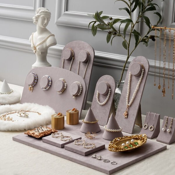 Purple Pearl Long Necklace Display Stand ()