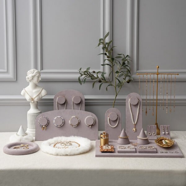 Purple Pearl Long Necklace Display Stand ()
