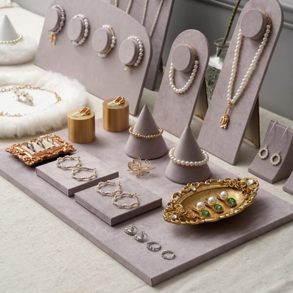 Purple Pearl Long Necklace Display Stand ()