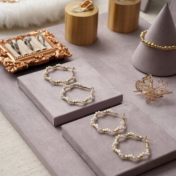 Purple Pearl Long Necklace Display Stand ()