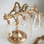 Présentoirs à bijoux en laiton baroque vintage ()