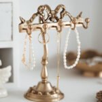Présentoirs à bijoux en laiton baroque vintage ()