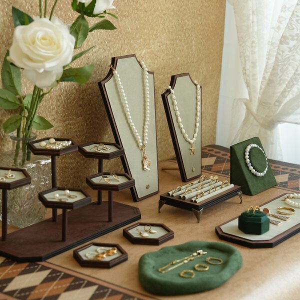 Vintage Green Jewelry Display Set ()