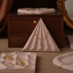 Rosa Samt-Schmuck-Display-Tablett für Ring, Halskette und Armband ()