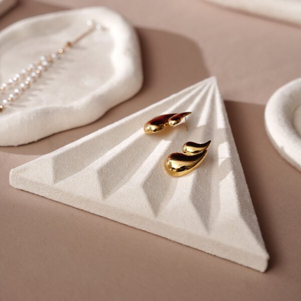 Schmuck-Display-Tablett aus weißem Samt für Ringe, Ohrringe, Armbänder und Halsketten ()