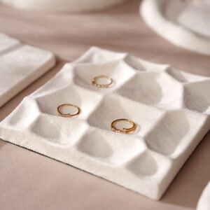 Schmuck-Display-Tablett aus weißem Samt für Ringe, Ohrringe, Armbänder und Halsketten ()