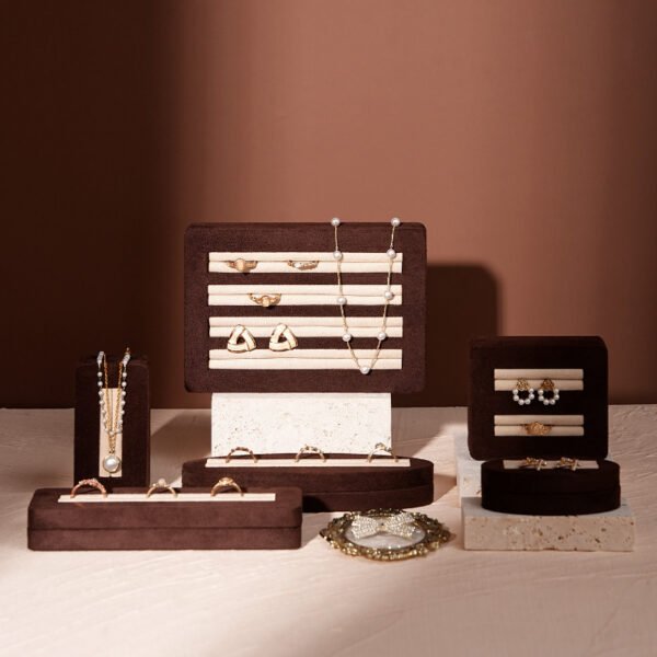Ring Display Holder with Slots ()