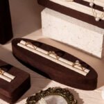 Ring Display Holder with Slots ()
