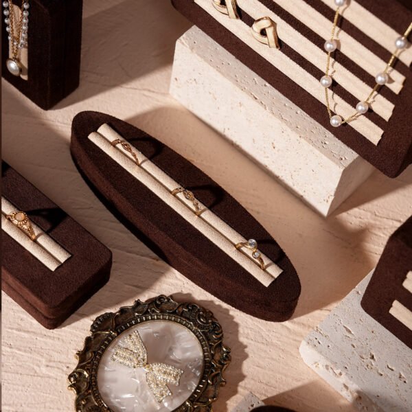 Ring Display Holder with Slots ()