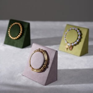 Velvet Single Bracelet Holder ()