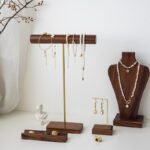 Vintage valnötsträ halsband display byst ()