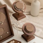 Présentoir à bracelet unique en bois ()
