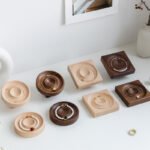 Wooden Single Bracelet Display Stand for Pop Up ()