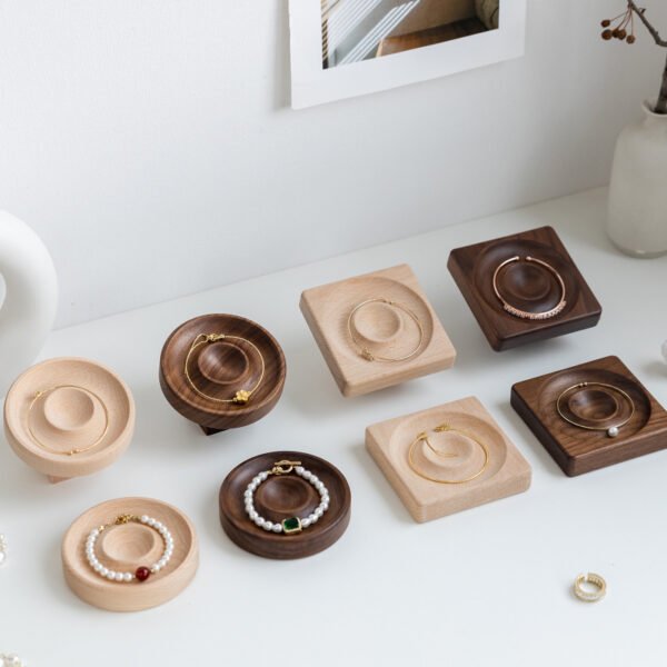 Wooden Single Bracelet Display Stand for Pop Up ()