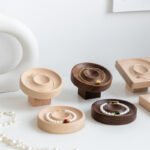 Wooden Single Bracelet Display Stand for Pop Up ()