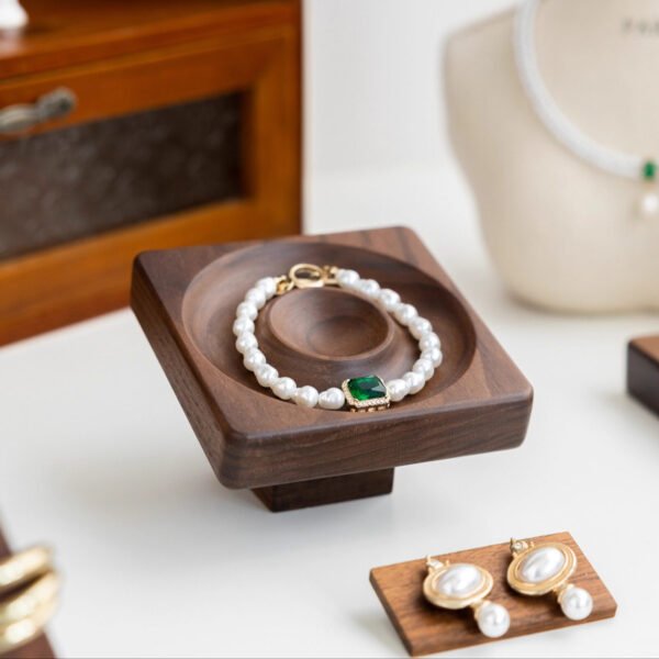 Wooden Single Bracelet Display Stand for Pop Up ()